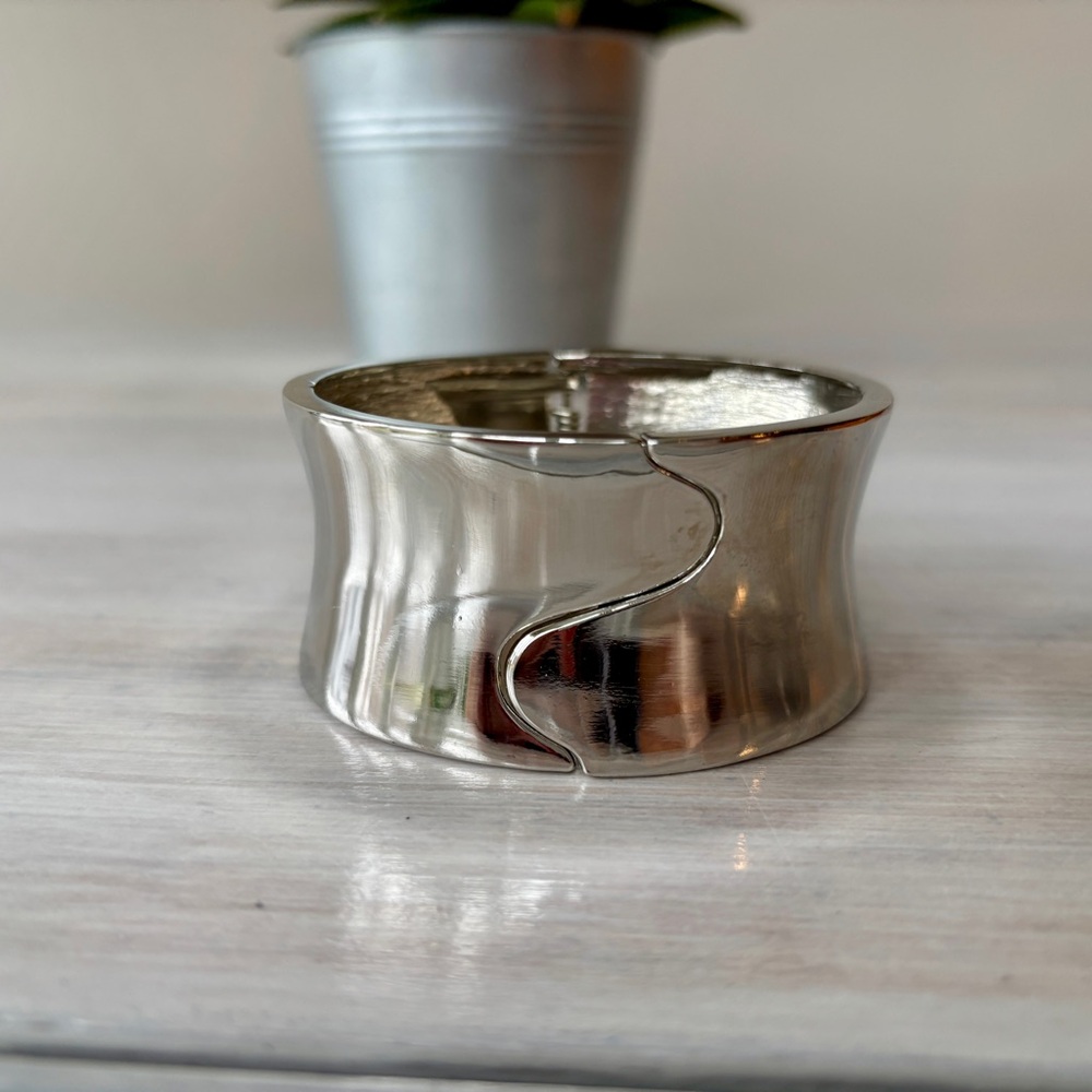 Vintage Silver Cuff Bracelet Women 🩶